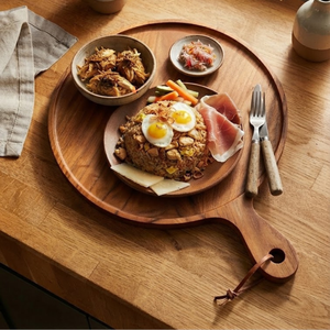 Planche de service ronde en teck massif avec poignée, planche à découper en bois artisanale pour la cuisine, la salle à manger, le restaurant - Product Image 3