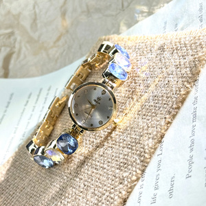 Orologio da Polso da Donna alla Moda <span class=keywords><strong>e</strong></span> Lussuoso con Bracciale in Cristallo, Elegante Orologio al Quarzo con Design a Cinturino con Grandi Perle di Cristallo - Product Image 3