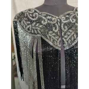 Cape d'épaule haut de gamme, richement brodée, ornée de paillettes et de perles, avec pompons, pour robes de soirée, et chaîne de corps de haute qualité en gros - Product Image 1