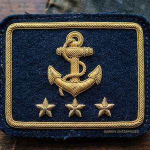 Écusson de grade brodé à la main en fil de bullion, style marine, avec ancre dorée et 3 étoiles, service personnalisé pour uniforme de mode maritime - Product Image 1