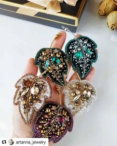 Broche Floral Bordado a Mano con Cuentas, Elegante Pin Decorativo para Vestidos, Chaquetas y Bufandas - Product Image 3