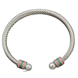 Collar con Colgante de Escudo en Tono Dorado para Mujer, Joyería Elegante y a la Moda, Accesorio con Estilo, Regalo, Uso Diario, Diseño Premium - Product Image 4