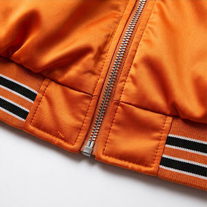 Chaqueta Satinada Casual Unisex 100% Poliéster, Chaqueta Varsity Satinada Personalizada para Hombre con MOQ Bajo - Product Image 6