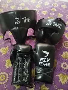 ชุดอุปกรณ์ป้องกันตัวสำหรับชกมวย Fly Superlace Premium Leather Boxing Gloves พร้อมอุปกรณ์ป้องกันศีรษะ, แก้ม, ขาหนีบ และแผ่นป้องกันอวัยวะเพศชาย สำหรับมืออาชีพ พร้อมบริการสกรีนชื่อ - Product Image 6