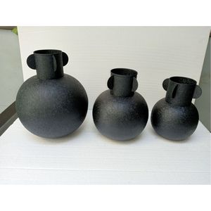 Vase Urne Industriel en Métal Noir Mat, Bol Décoratif Martelé Fait Main, Pot de Plante à Bord Festonné, Vase Minimaliste pour Décoration Intérieure - Product Image 6