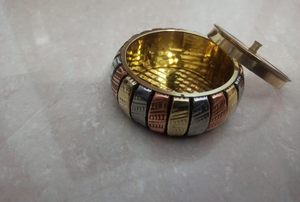 Nautical Wheel Design Brass <b>Ashtray</b> with Custom Fingerprint Metal Lid for Home Restaurant Bar Office - Product Image 5