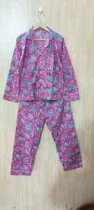Pijama de Algodón Hecho a Mano en India con Estampado Floral, Lujoso para Primavera, Verano y Otoño, Traje de Dormir Casual y Elegante para la Mañana y la Noche - Product Image 3