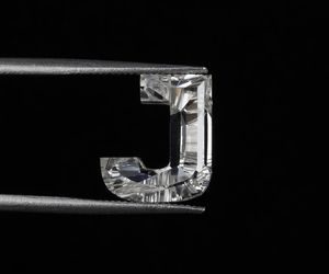 Diamante único de 2.50 ct con corte en J, cultivado en laboratorio, VVS-VS, color E,F, CVD, piedra suelta de fantasía, diamante alfabético cultivado en laboratorio, hecho a pedido. - Product Image 1