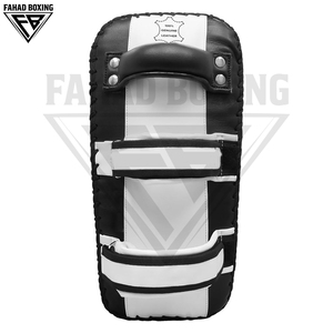 แผ่นรองมวยไทยขายส่ง สำหรับฝึกมวยไทยและ MMA อุปกรณ์มวยไทยหนังแท้ คุณภาพสูง รับผลิตตามแบบ OEM อุปกรณ์ออกกำลังกาย - Product Image 4