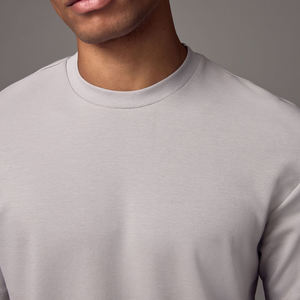 T-shirts de sport personnalisés pour hommes, coupe ajustée, en polyester/coton, respirants, écologiques, à séchage rapide, couleur unie, pour la gym et la mode - Product Image 6