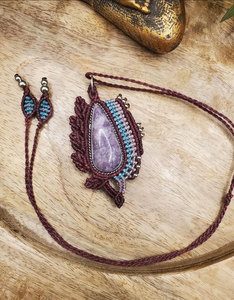 สร้อยคอแมคคราเม่ทำด้วยมือจี้ควอตซ์สไตล์โบโฮดีไซน์รูปผีเสื้อสายมารูนแบบปรับได้สีสันสดใส - Product Image 6