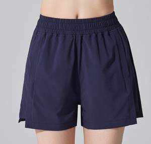 Shorts de sport pour femmes respirants et à séchage rapide, pour la gym, le fitness, le yoga, la course à pied, avec 2 poches, logo personnalisé imprimé - Product Image 4