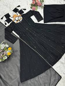 Ensemble Sharara Dupatta Haut de Gamme en Georgette Faux Effet Fleuri avec Broderie Zari et Sequins de 3 mm pour Mariage - Product Image 5