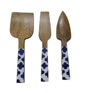 Juego de Cuchillos para Queso de Madera Hechos a Mano con Mango de Resina con Patrón Azul, Juego de Cuchillos para Untar Queso, Vajilla - Product Image 1