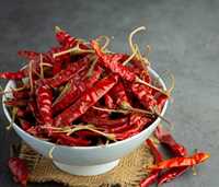Piment rouge frais, cru et sec, qualité supérieure, récolté à la ferme, épice piquante pour la cuisine, la transformation alimentaire, l'utilisation en cuisine et la vente en gros