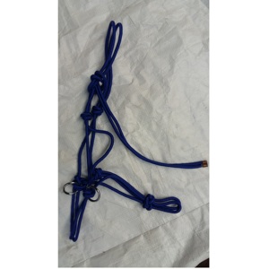 Cabestro de cuerda ecuestre para caballo con 2 anillas, de cuero repujado a mano, de diseño, con cuerda de nailon y rienda, a precio económico. - Product Image 6