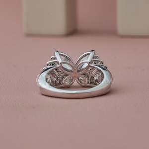 Bagues élégantes en or blanc à diamants taille ronde, bijoux fins en diamants, bagues en diamants de laboratoire pour femmes, en vente, export. - Product Image 4