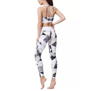 Ensemble de yoga élégant pour femmes, soutien-gorge de sport et leggings taille haute, parfait pour la salle de sport et le fitness, ensemble de vêtements de sport haut de gamme pour femmes - Product Image 6