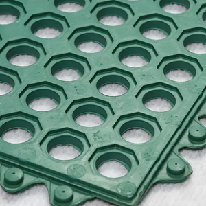 Tapete de Goma Antideslizante y Anti Fatiga para Restaurante, Negro, 3x3 pies, Encastrable - Product Image 3