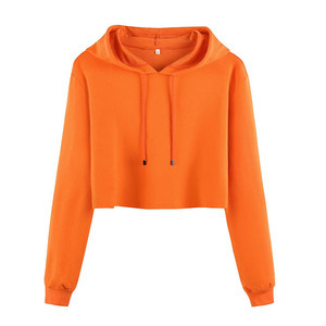 Sudadera con capucha corta y elegante para mujer con un ajuste relajado para uso diario y estilo urbano. - Product Image 1
