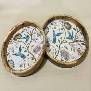 Juego de bandejas de madera de mango hechas a mano con estampado de colibrí en esmalte, bandejas redondas decorativas de madera para decoración del hogar y hostelería - Product Image 1