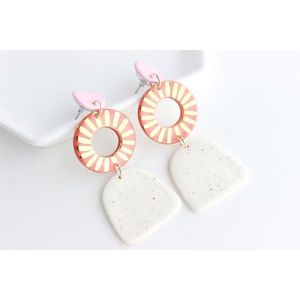 Boucles d'oreilles en résine haut de gamme, accessoires élégants en cristal, pour fêtes, occasions décontractées et festives, fabriquées à la main, durables, RR ENTERPRISES - Product Image 4