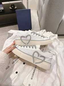 2026 Hot Selling Designer Inspired Heart <b>Sneakers</b> Platform Canvas Shoes Fashion Casual Low Top <b>Sneakers</b> for Women Wholesale - Product Image 3