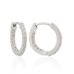 ต่างหูเพชรแท้ 0.33 กะรัต ทรงห่วงแบบ Huggie Hoop ทองคำขาว 14k แท้ - Product Image 3