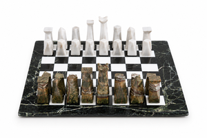 Jeu d'échecs en marbre artisanal, plateau de jeu en pierre de luxe, pièces géométriques minimalistes, décoration de table haut de gamme - Product Image 5
