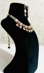 Ensemble collier et boucles d'oreilles plaqué or avec pierre rose Monalisa motif visage de soleil, bijoux de mode pour femme pour soirée - Product Image 4