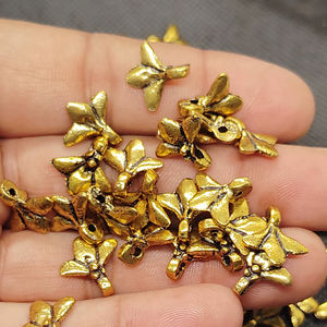 Breloques en laiton à forme géométrique spirale, breloques dorées brutes, breloques bohèmes pour macramé et fabrication de bijoux - Product Image 1