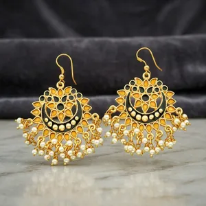 ต่างหูคลาสสิคชุบทองพร้อมเครื่องประดับสไตล์บอลลีวูด8715สีดำ - Product Image 1