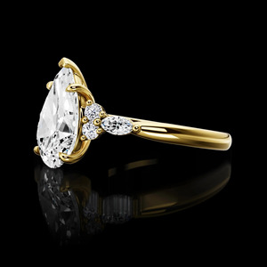 Bague de fiançailles et de mariage vintage en or 10K/14K/18K plaqué rhodium avec diamant de laboratoire taille poire certifié IGI et pierres latérales rondes - Product Image 3