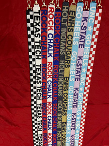 Sangle à perles personnalisée pour sac à main et sac |   Bracelet artisanal en perles de rocaille pour l'esprit universitaire |   Étanche Durable Vente en gros - Product Image 4