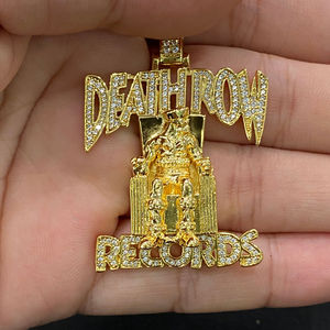 Colgante Unisex de Plata 925 y Oro 10K con Moissanita Personalizada, Diseño Nuevo de Deathrow Records, Joyería de Lujo con Corte Brillante - Product Image 3