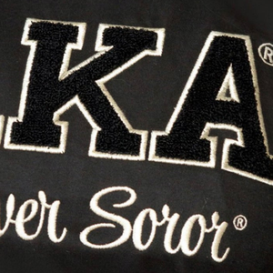 เสื้อยืดสีดำ AKA Silver Soror Chenille ปักตัวอักษรกรีก ผ้าฝ้ายพรีเมียม สตรีทแวร์ลำลอง เสื้อผ้าชมรม - Product Image 5