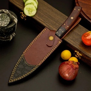 Cuchillo de Chef Hecho a Mano de Acero de Damasco de 67 Capas, 8 Pulgadas, Estilo Japonés Profesional, Mango de Madera, Funda de Cuero, Ambidiestro - Product Image 1