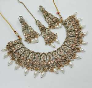 Conjunto de Collar y Aretes de Perlas Plateadas Geométricas de Diseño Moderno y Alta Calidad, Joyería Clásica para Bodas de Mujer - Product Image 3