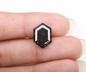 Diamante Negro Rústico de Corte Hexagonal de 6.50 Ct Cultivado en Laboratorio, OM GEMS, Certificado por Terceros - Product Image 6
