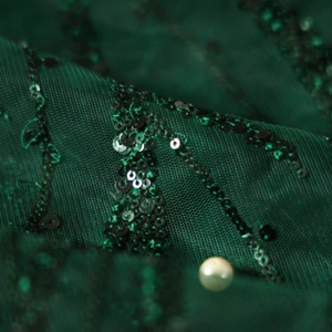 Tissu brodé vert avec paillettes métalliques pour vêtements de cérémonie pour femmes - Product Image 2