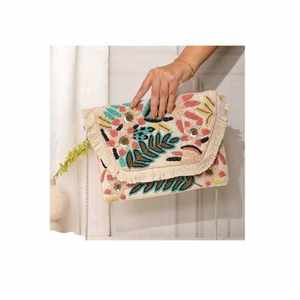 Sac à main en résine époxy attrayant, faible MOQ, artisanat fait main, pochette en résine de qualité supérieure pour femmes et jeunes filles, idéal pour les fêtes et les mariages - Product Image 3