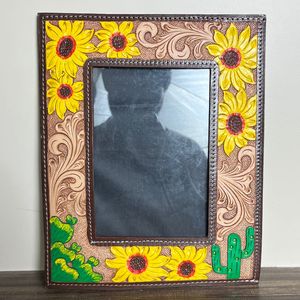 Marcos de fotos de mesa de girasol y cactus de cuero mecanizados a mano estilo occidental diseñador rústico decoración de escritorio 4x6 Pantalla de fotos - Product Image 3