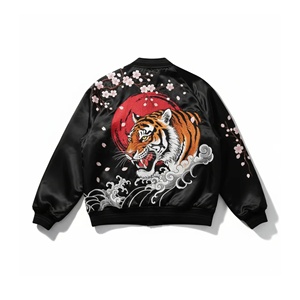 Veste bomber Sukajan japonaise pour homme, style streetwear, en satin, avec broderie personnalisée de tigre Akatora et de fleurs de cerisier, de luxe, souvenir - Product Image 4