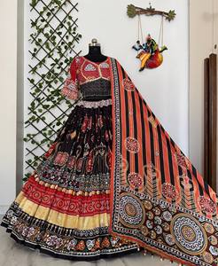 Lehenga Choli traditionnel en coton mousseline orange, longueur ras du sol, réversible, avec imprimé numérique en relief et travail de miroir, tenue ethnique pour - Product Image 5