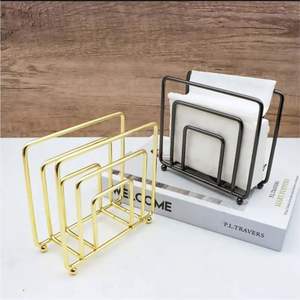 Porte-serviettes en fil métallique minimaliste moderne, distributeur de papier vertical de luxe en or, support pour la décoration de la cuisine et de la table à manger - Product Image 1