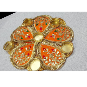 Bandeja Ritual Nupcial Multiusos - Thali de Puja en Forma de Hoja Naranja y Dorada - Plato Artesanal para Empaque de Trousseau para Bodas Indias - Product Image 1