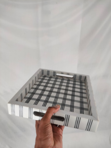 Plateau de service carré moderne en bois fait main de luxe avec incrustations, motif nature morte bleu et blanc, accent floral, poignées pour Diwali - Product Image 3