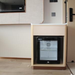 Mobili Commerciali Personalizzati, Armadietto Minibar per Camere e Suite d'Albergo - Product Image 1