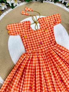 Robe élégante à carreaux pour filles en tissu Mul Chanderi - Product Image 2