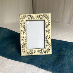 Marcos de Fotos Modernos y Duraderos Hechos a Medida con Incrustaciones de Hueso, Tallados a Mano en Varios Tamaños para Decoración del Hogar, Diseño de Interiores, Logotipo Personalizado - Product Image 1